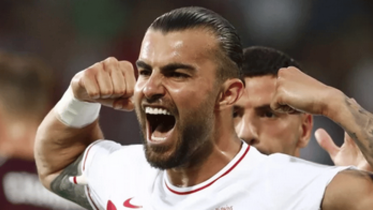 Foto - Abdülkerim Bardakcı 'İçimde kalmasın' deyip stadın kapısının önünde bombaladı!