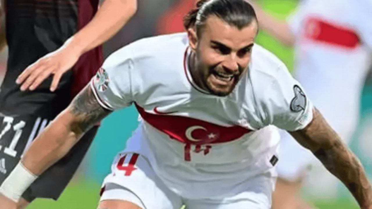 Foto - Abdülkerim Bardakcı 'İçimde kalmasın' deyip stadın kapısının önünde bombaladı!