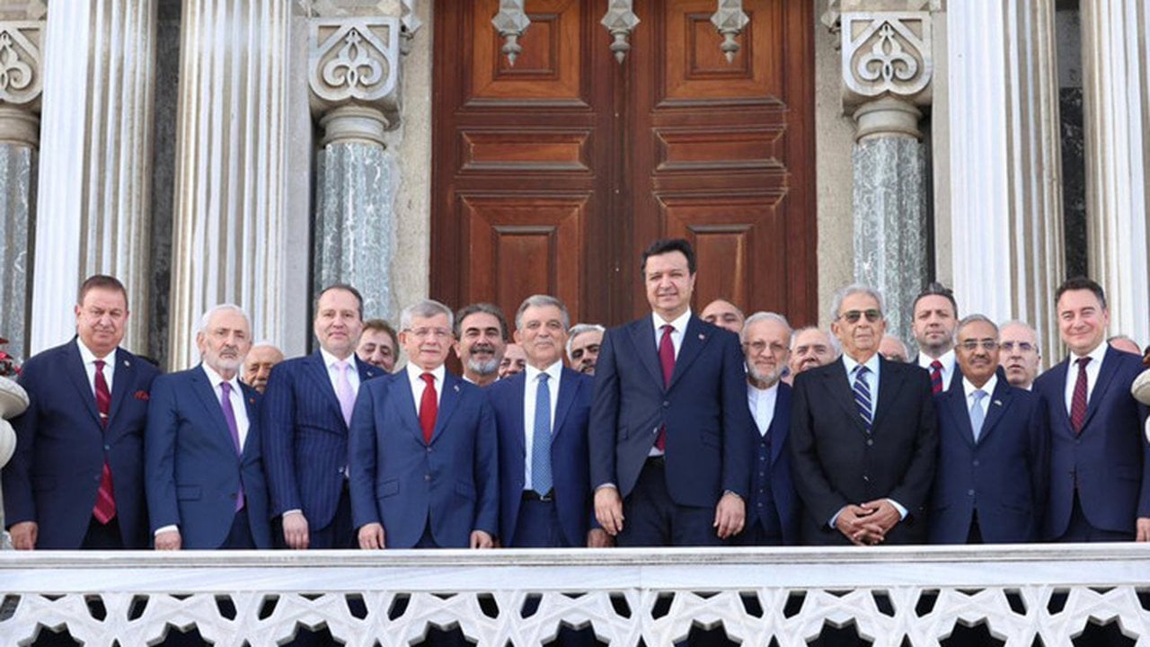 Foto - Abdullah Gül, Cumhurbaşkanı Erdoğan’a haber göndermiş! Talep ettiği şey herkesi dumura uğrattı