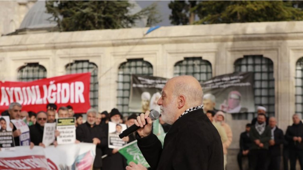 Foto - Siyonist İsrail'e karşı Kassam Tugayları Sözcüsü Ebu Ubeyde ve şehitler için gıyabi cenaze namazı kılındı!