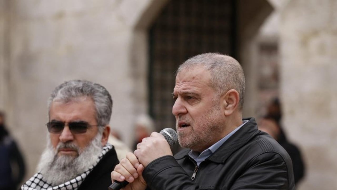 Foto - Siyonist İsrail'e karşı Kassam Tugayları Sözcüsü Ebu Ubeyde ve şehitler için gıyabi cenaze namazı kılındı!