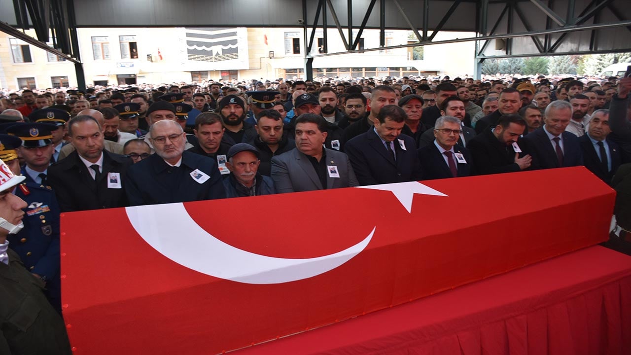 Foto - Acı törenin ardından yükselen feryat yürekleri dağladı! Şehit Özkan memleketinde dualarla uğurlandı!