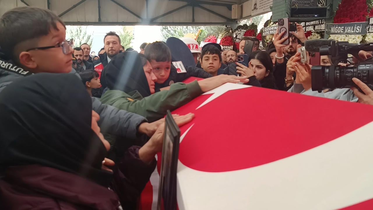 Foto - Acı törenin ardından yükselen feryat yürekleri dağladı! Şehit Özkan memleketinde dualarla uğurlandı!