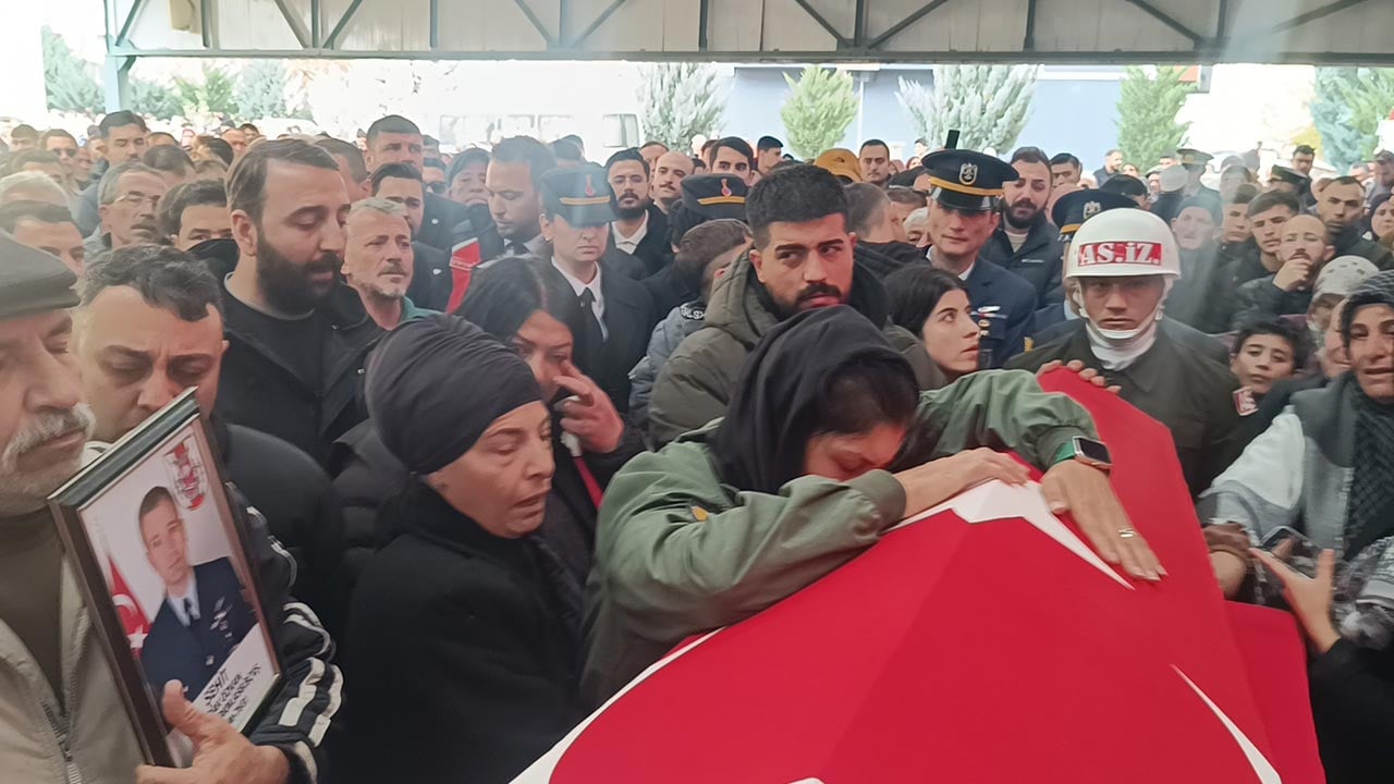 Foto - Acı törenin ardından yükselen feryat yürekleri dağladı! Şehit Özkan memleketinde dualarla uğurlandı!