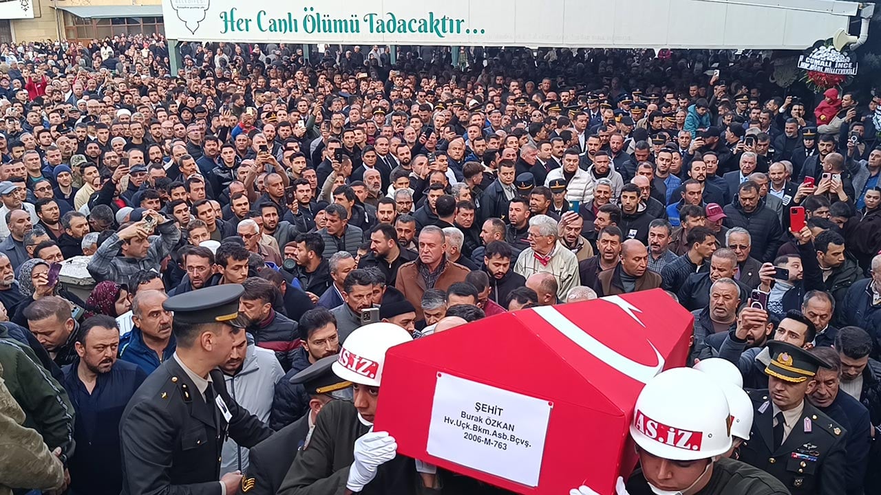 Foto - Acı törenin ardından yükselen feryat yürekleri dağladı! Şehit Özkan memleketinde dualarla uğurlandı!