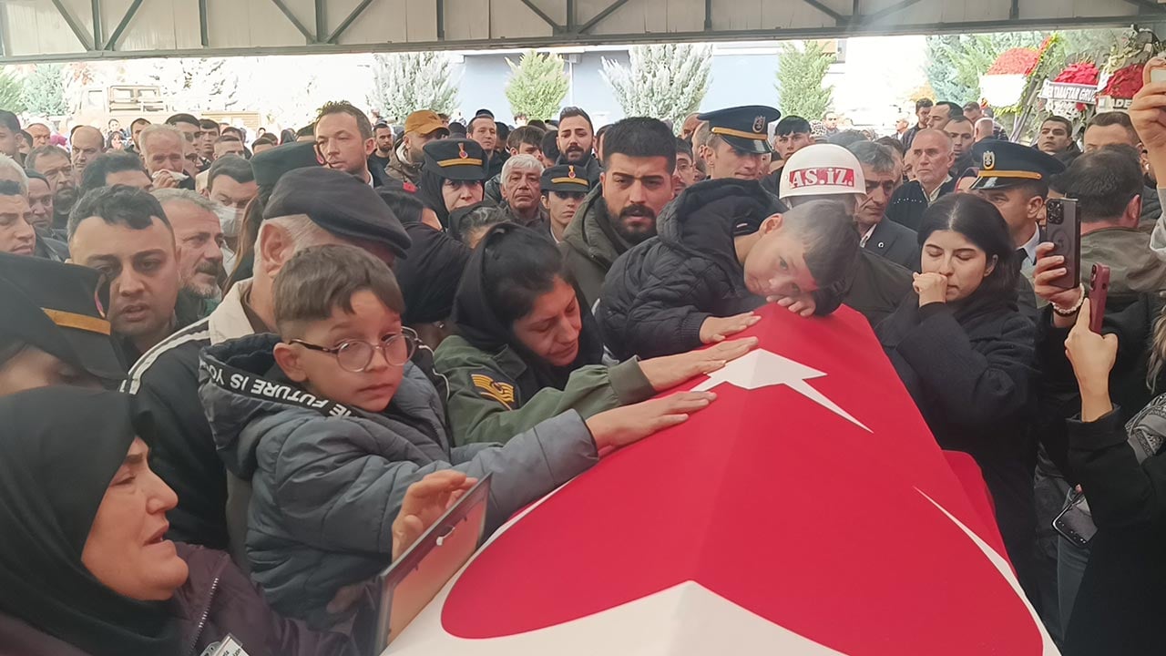Foto - Acı törenin ardından yükselen feryat yürekleri dağladı! Şehit Özkan memleketinde dualarla uğurlandı!