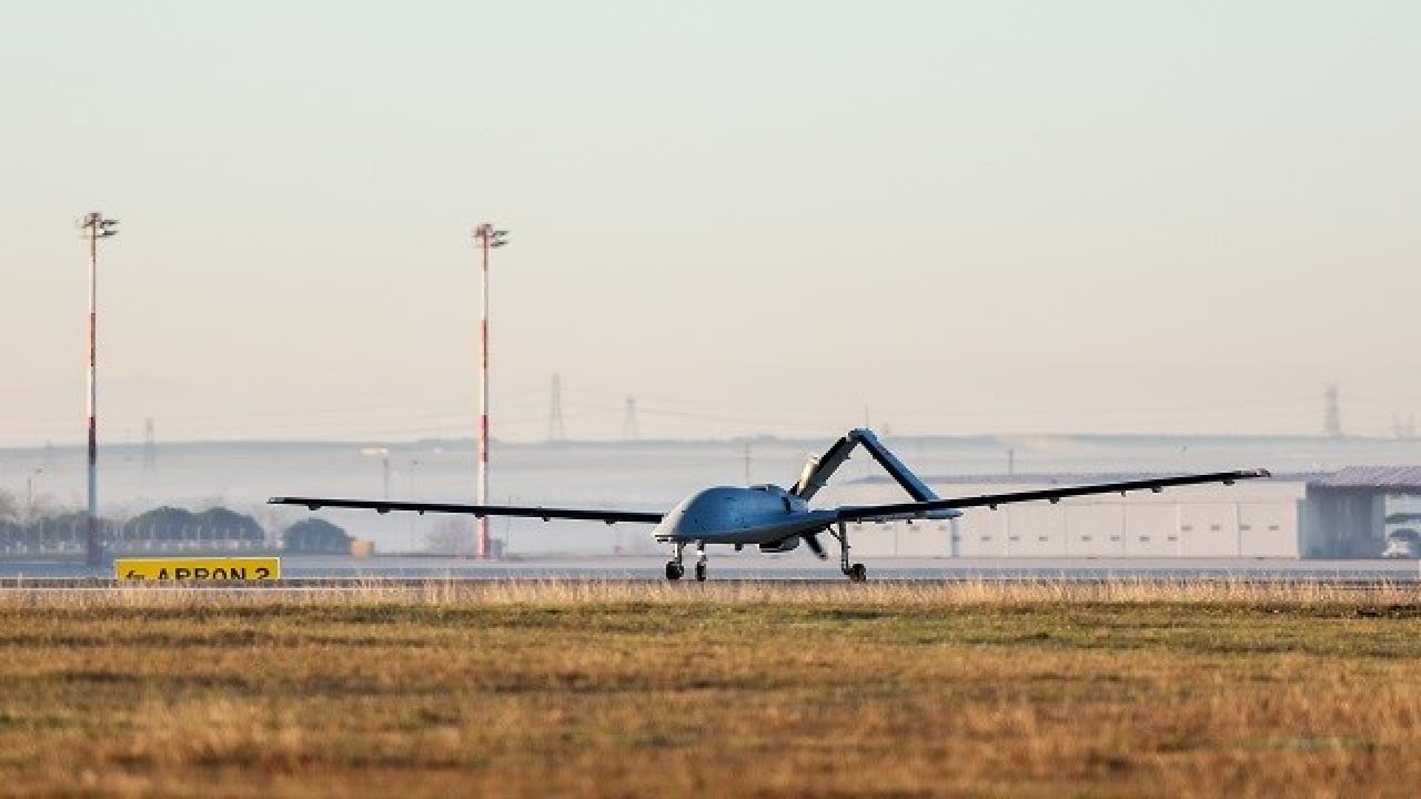 Foto - Almanya resmen sallandı! Açıklama az önce geldi: Bayraktar TB3 SİHA vurdu