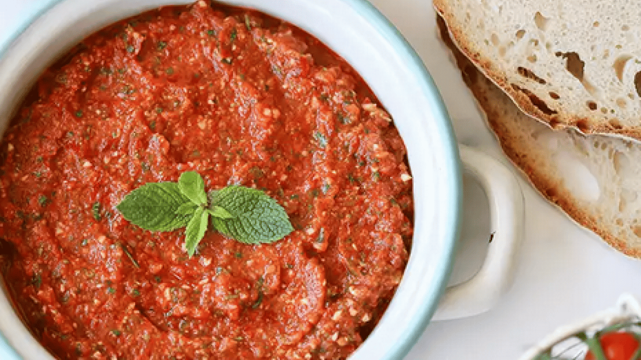 Foto - Acılı ezme tarifi! Yemekten daha çok konuşulacak! İnanılmaz pratik muhteşem lezzetli bir tarif