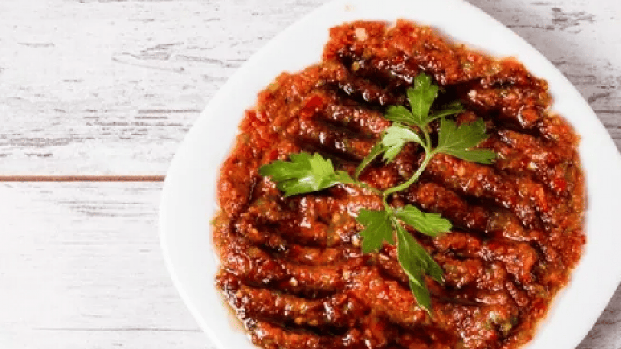 Acılı ezme tarifi! Yemekten daha çok konuşulacak! İnanılmaz pratik muhteşem lezzetli bir tarif