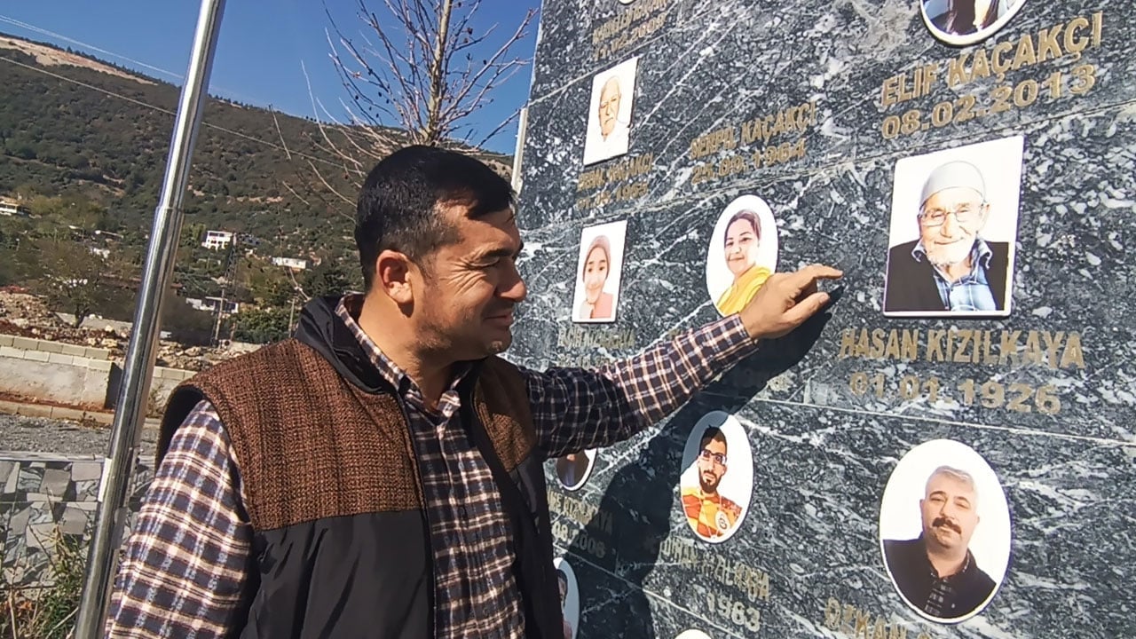 Foto - Acısını anıta dönüştürdü! Depremde iki çocuğunu kaybetti