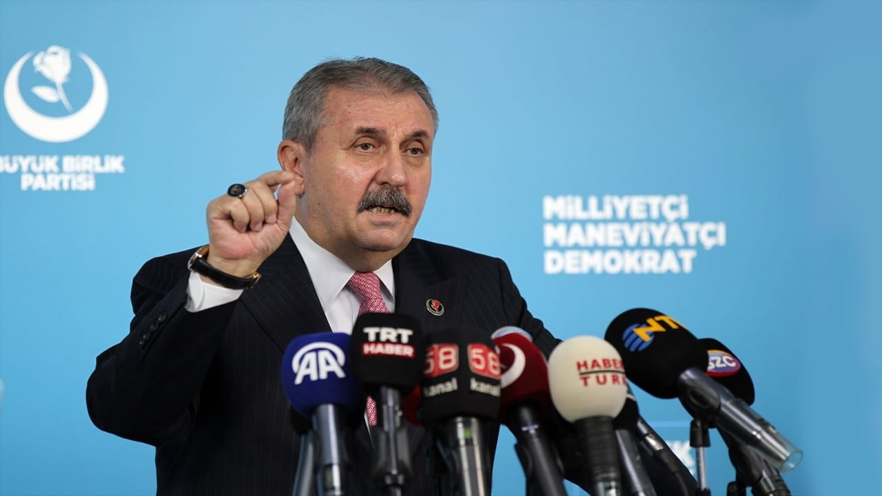 Foto - Açtı ağzını, yumdu gözünü... Papa’nın Türkiye ziyaretine BBP’den olay tepki