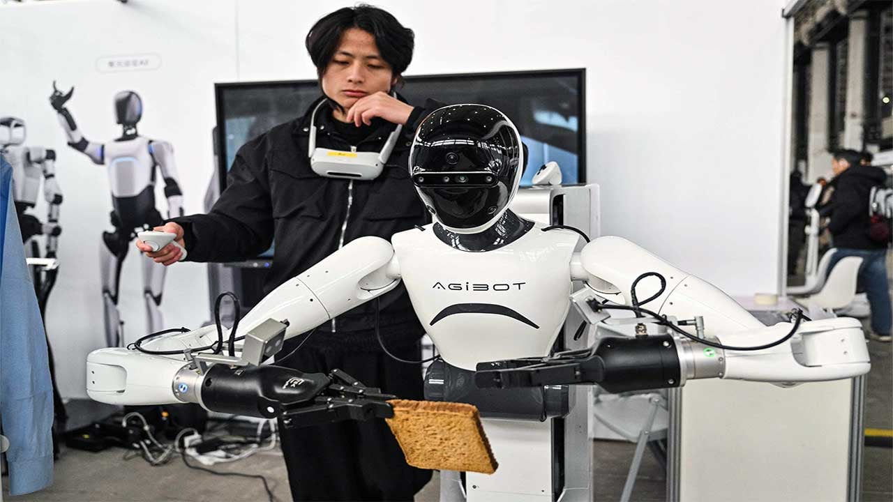 Foto - Adamlar yapmış! AgiBot hiç durmadan 106 km yürüdü