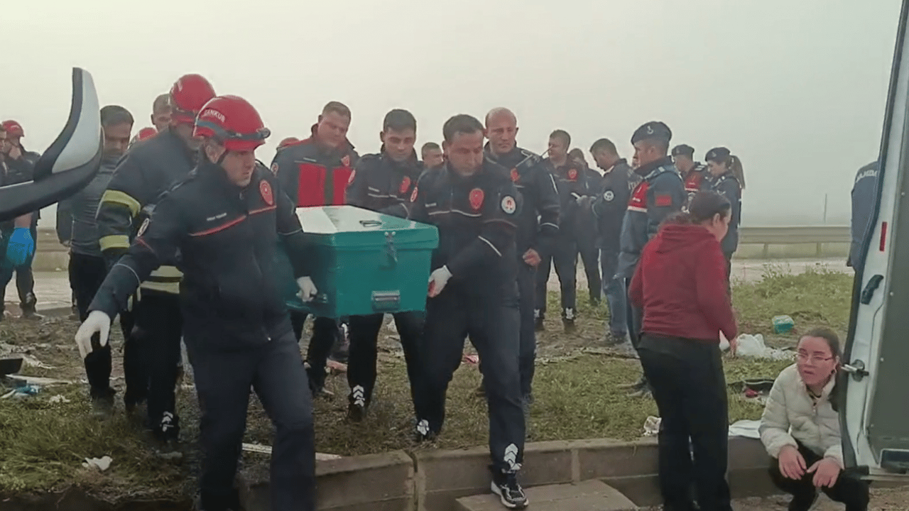 Foto - Adana’da facia gibi kaza! 2 ölü onlarca yaralı var