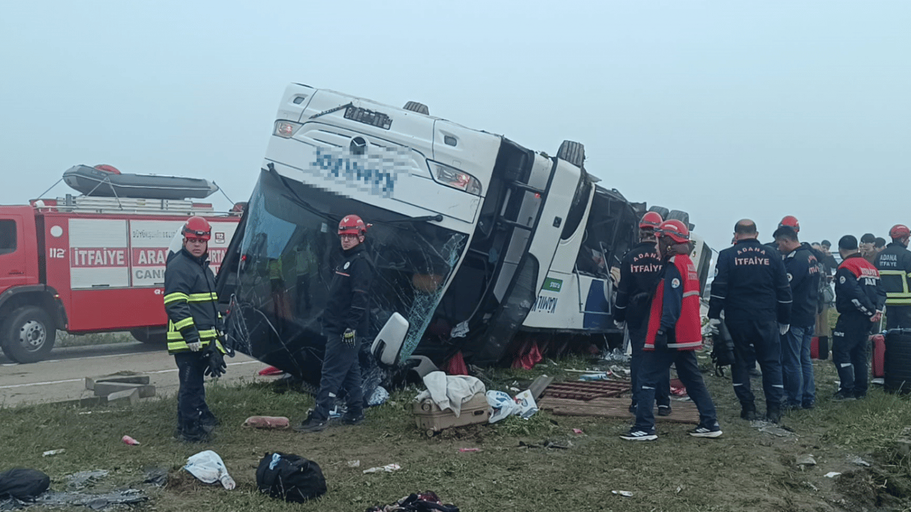 Adana’da facia gibi kaza! 2 ölü onlarca yaralı var