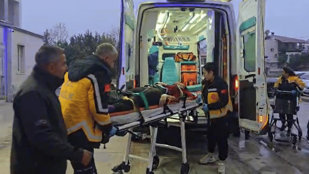 Foto - Adana’da facia gibi kaza! 2 ölü onlarca yaralı var