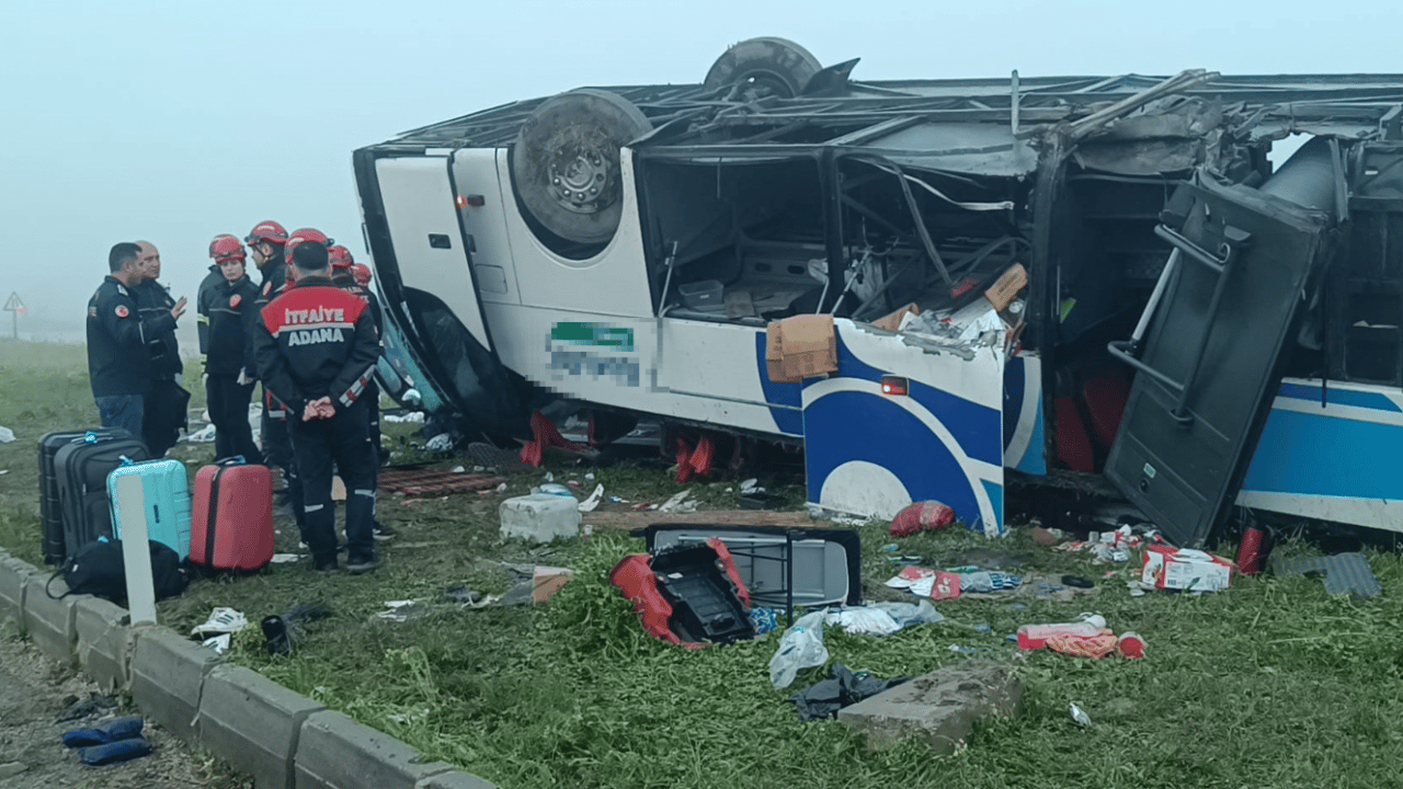 Foto - Adana’da facia gibi kaza! 2 ölü onlarca yaralı var