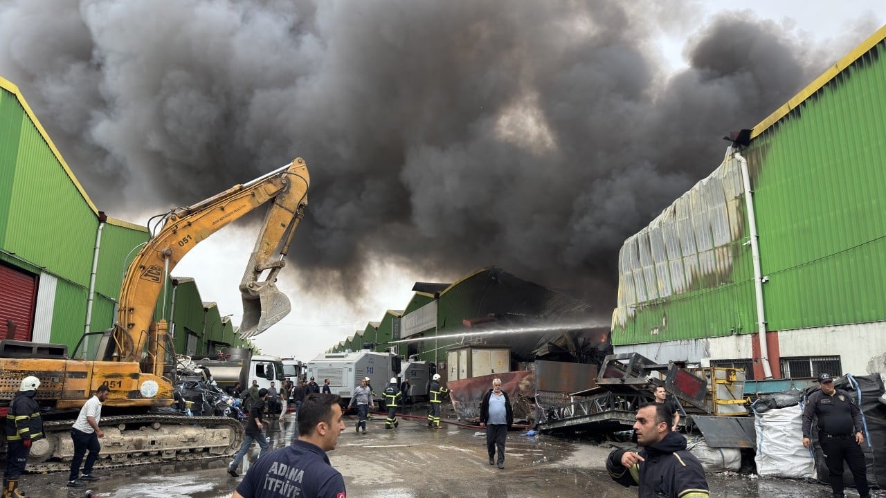 Foto - Adana'da feci yangın! Ekipler olay yerinde