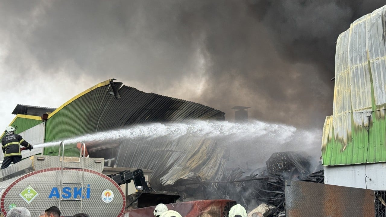 Foto - Adana'da feci yangın! Ekipler olay yerinde