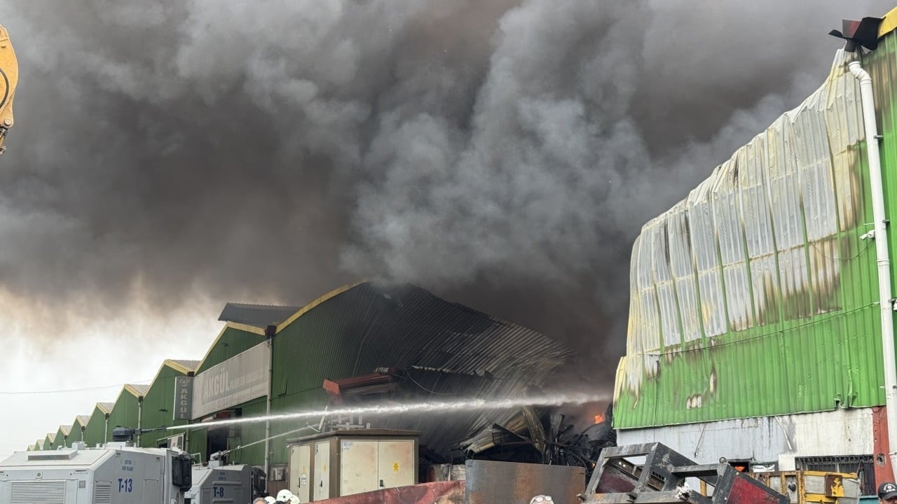 Foto - Adana'da feci yangın! Ekipler olay yerinde