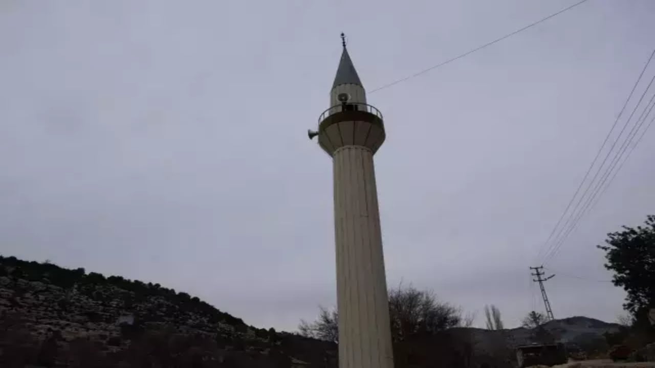 Foto - Adana’da fıkra gibi olay! Cemaat de imam da minare de var ancak cami yok