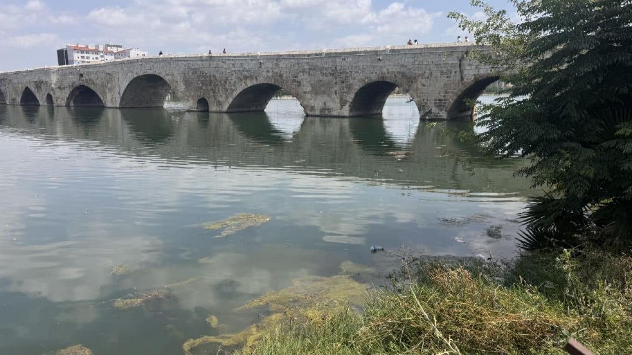 Foto - Adana’da Seyhan Nehri ve çevresindeki kirliliğe vatandaştan tepki! Nehirde pislik kol geziyor