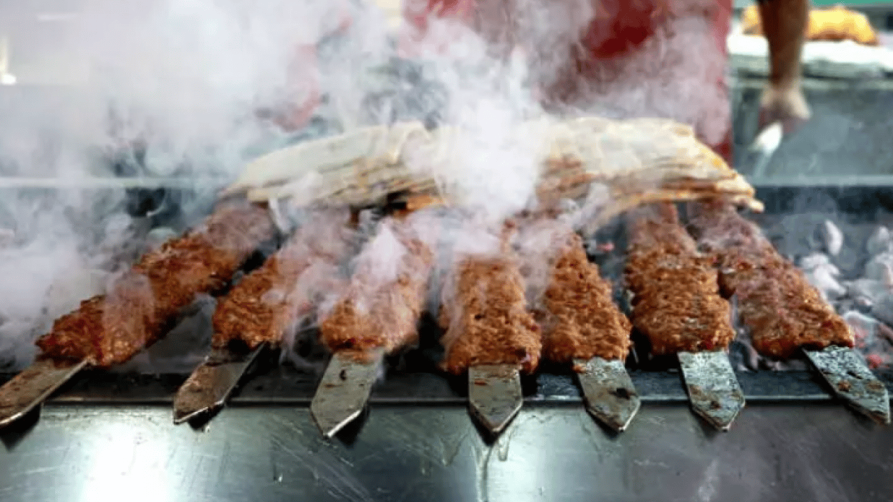 Foto - Adanalılar yapılan listeye çok bozuldu: Kimse Malatya'ya kayısı yemeğe gitmez!