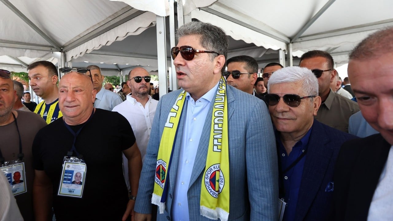 Adaylar Fenerbahçe genel kurulunda: Yoğun ilgiden yürüyemediler