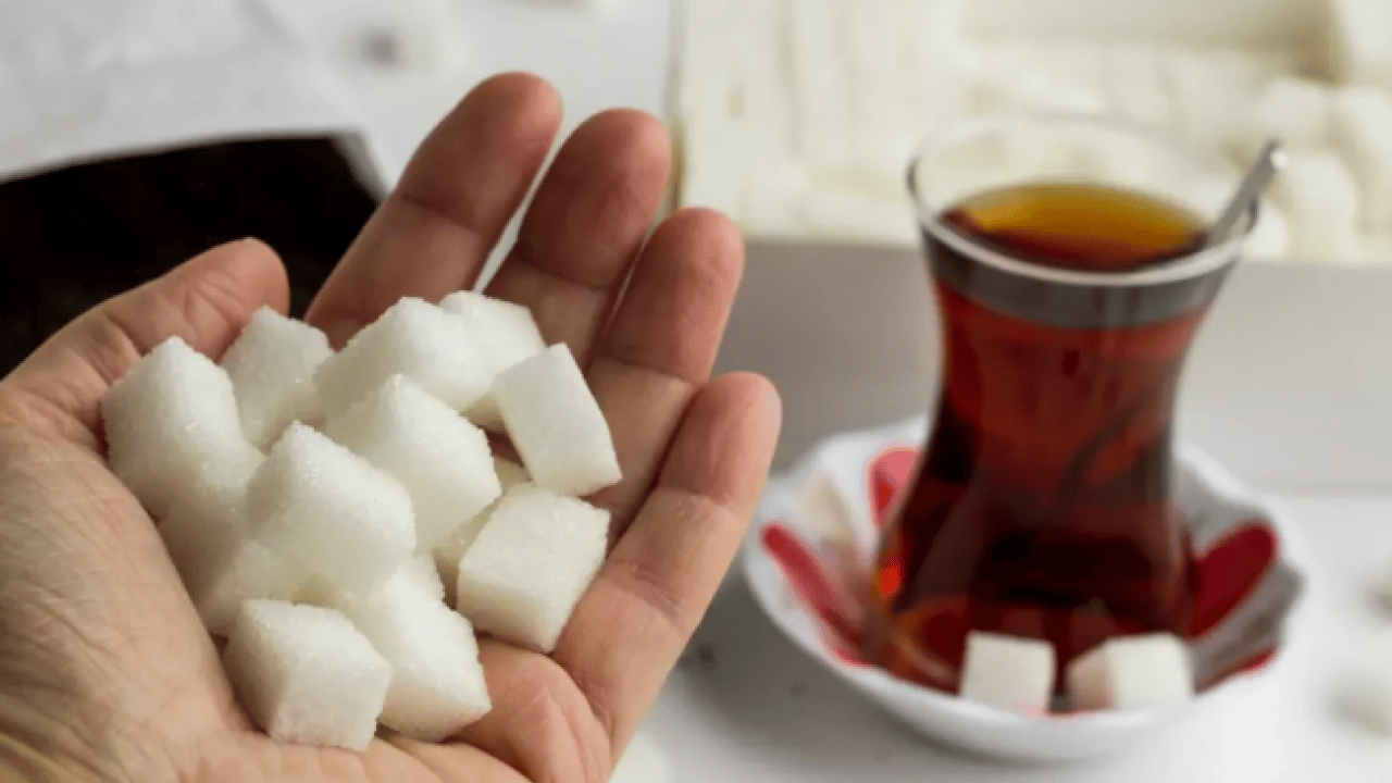 Adeta sessiz düşman: Çaya şeker atmak ömrü kısaltıyor mu?