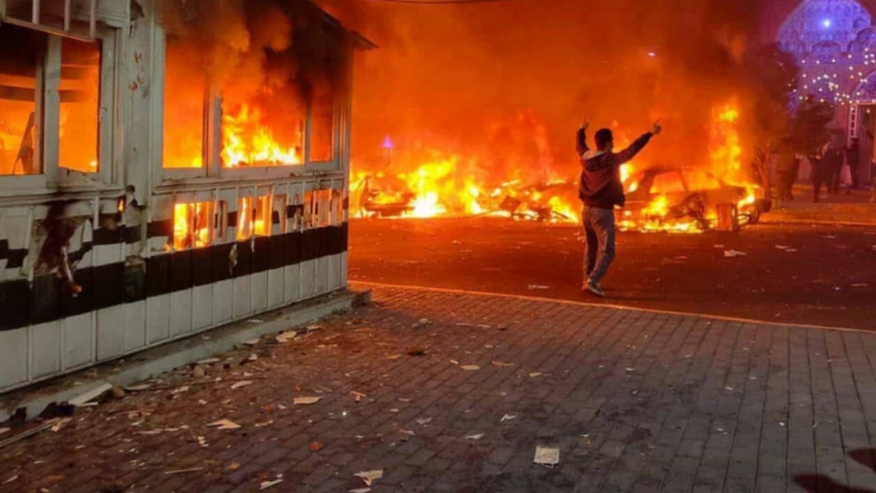 Foto - Adım adım iç savaşa sürüklenen İran’da herkesin telefonuna bu mesaj gelmeye başladı