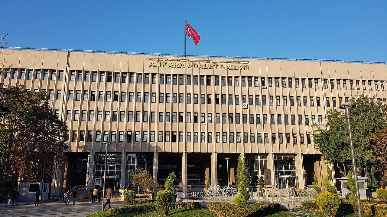 Foto - Adliye kafeteryasında rüşvet pazarlığına savcı baskını! "100 bin liraya silerim" diyen çakma müdürün resmen feleği şaştı