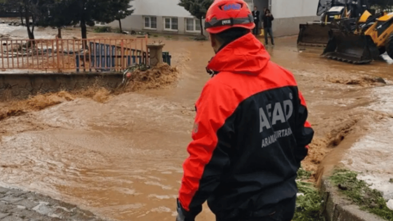 Foto - AFAD acı bilançoyu açıkladı: Fırtına ve sağanak 2 can aldı