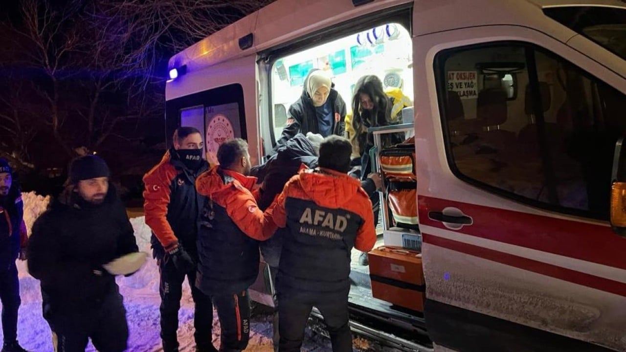 Foto - AFAD yaşlı hastaya kar aracı ile ulaştı