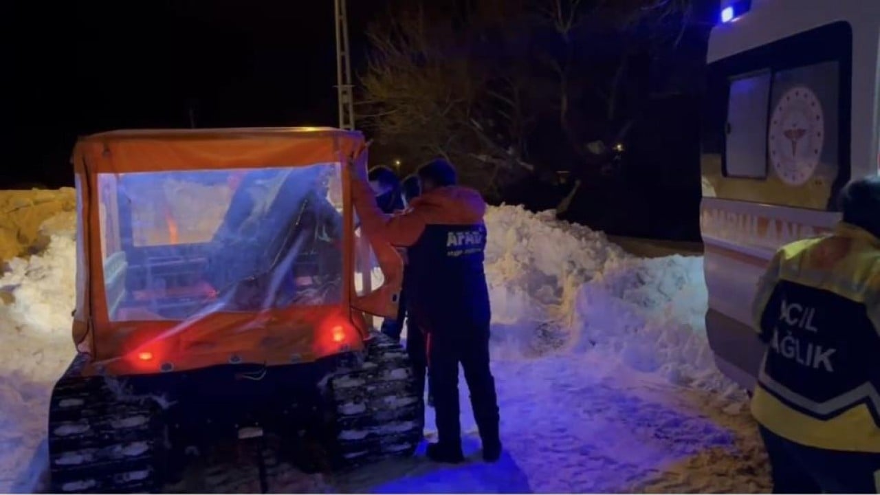 Foto - AFAD yaşlı hastaya kar aracı ile ulaştı