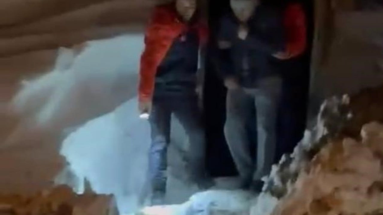 AFAD yaşlı hastaya kar aracı ile ulaştı