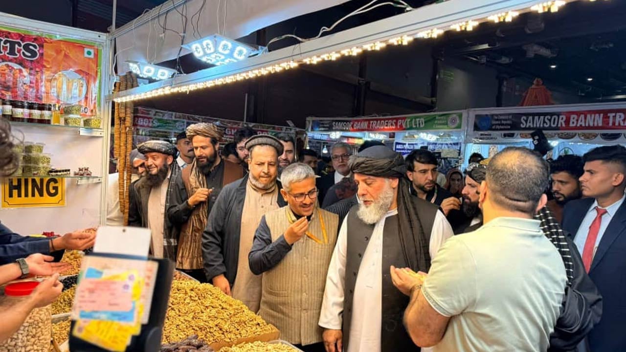 Foto - Afganistan, Pakistan’ın baş düşmanıyla el sıkıştı!