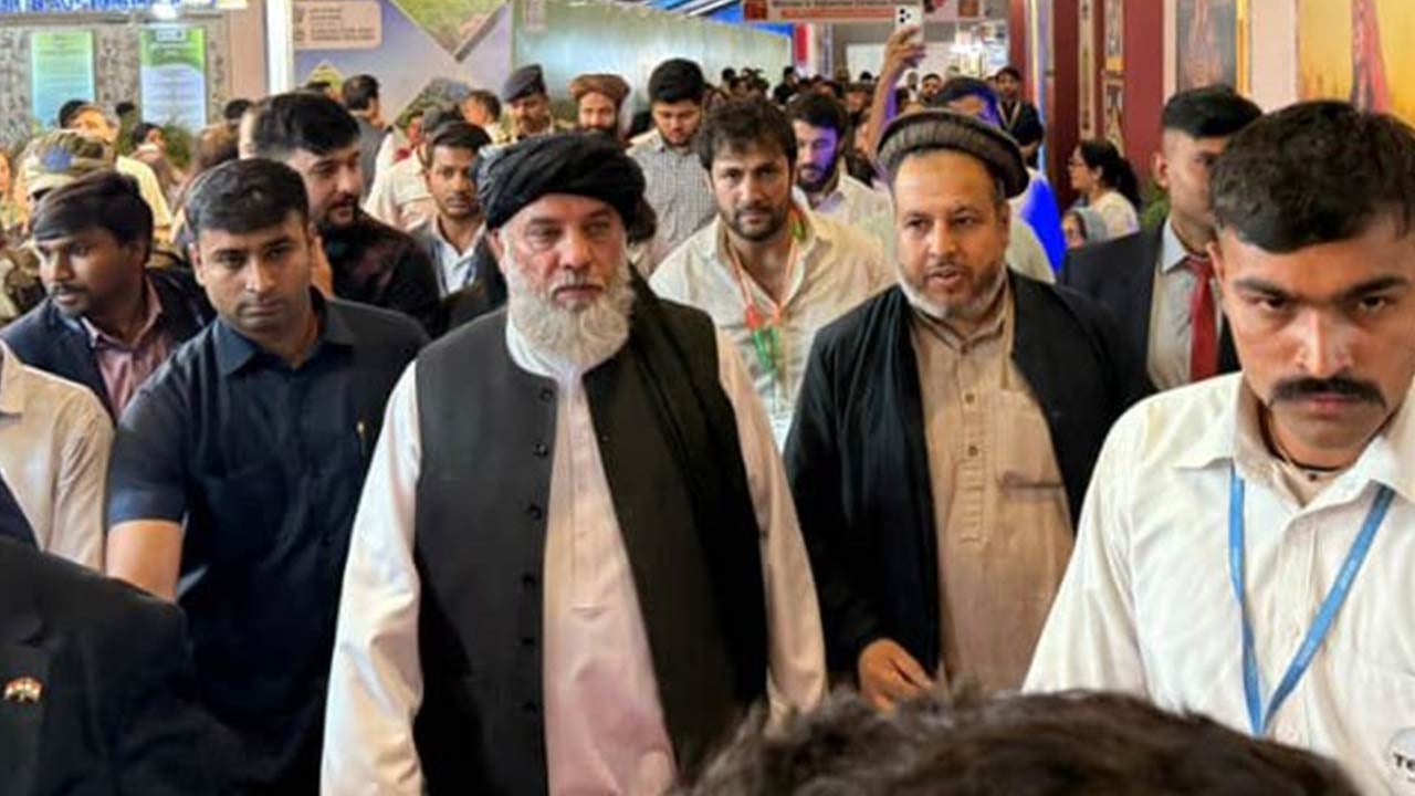 Foto - Afganistan, Pakistan’ın baş düşmanıyla el sıkıştı!