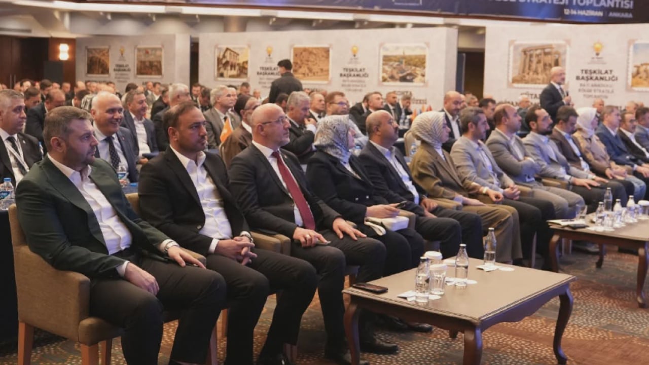 Afyonkarahisar AK Parti teşkilatı Batı Anadolu Bölge Strateji Toplantısına katıldı