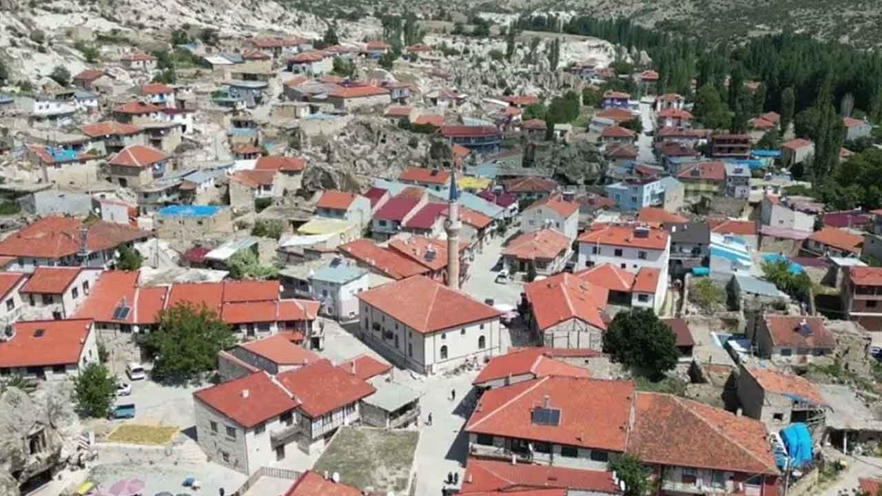 Foto - Afyonkarahisar’ın Şuhut ilçesinde 'İsrail' şoku! Takvim yapraklarını geriye çevirenler neye uğradığını şaşırdı