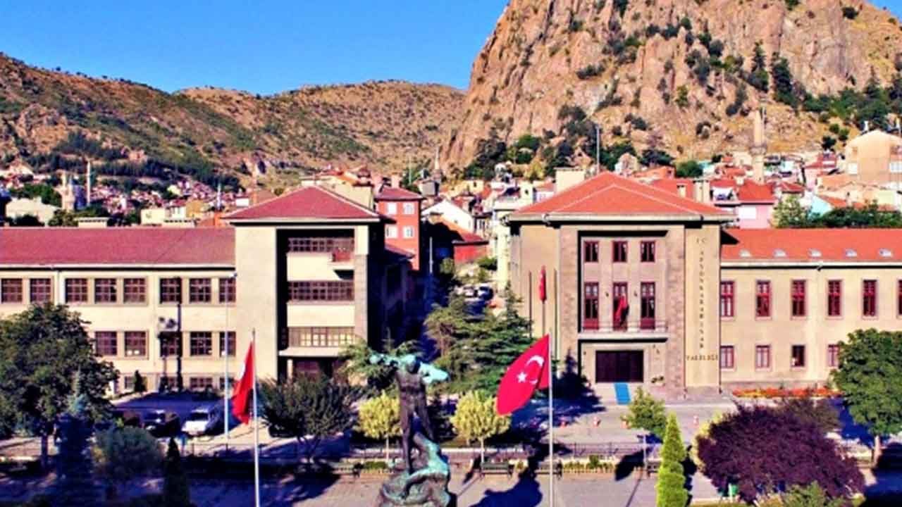 Foto - Afyonkarahisar’ın Şuhut ilçesinde 'İsrail' şoku! Takvim yapraklarını geriye çevirenler neye uğradığını şaşırdı