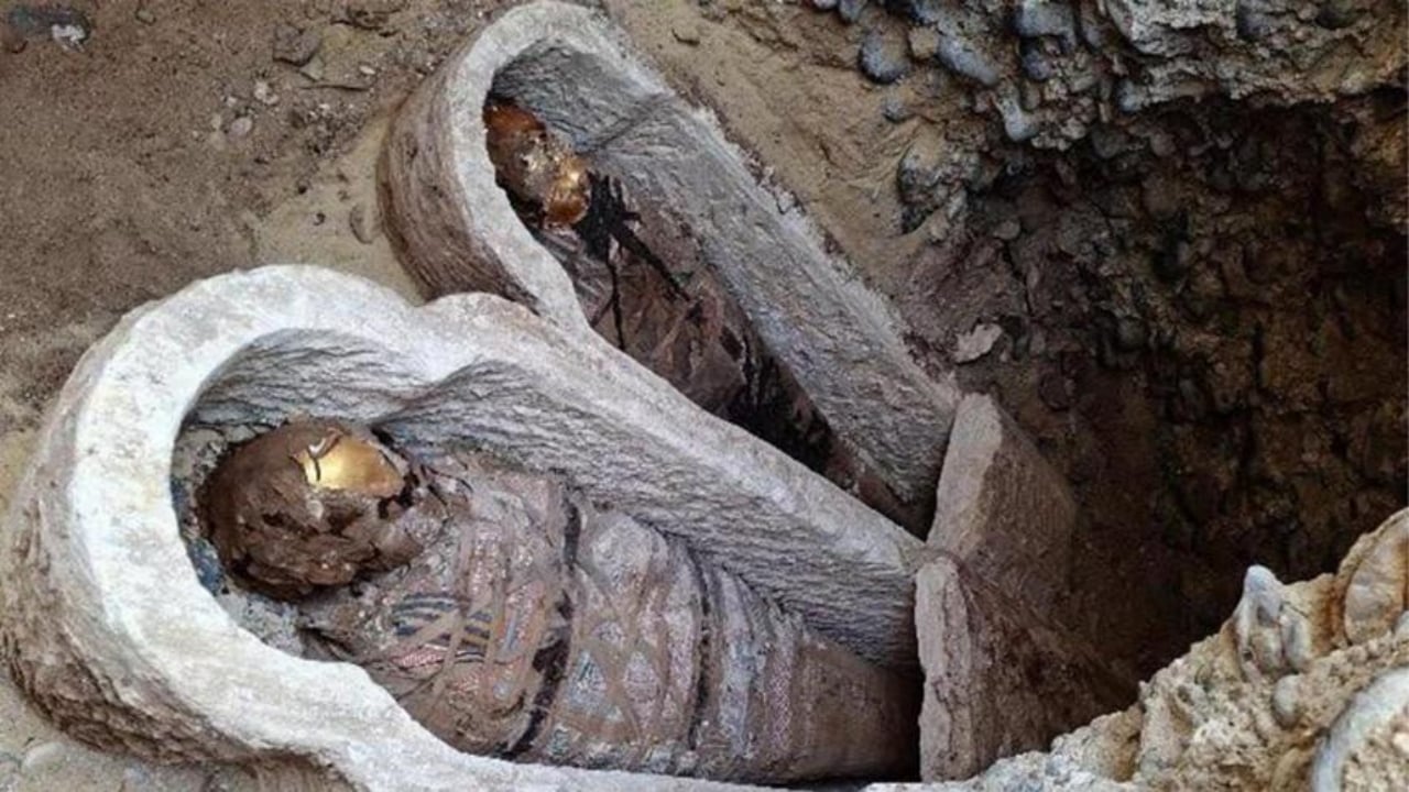 Ağızlar resmen açık kaldı! 2 bin yıllık mumyanın karnından çıkarılan şey şoke etti