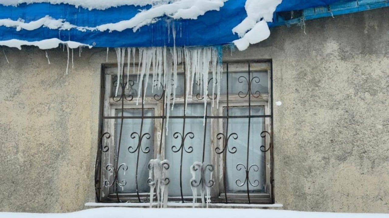 Foto - Ağrı eksi 24 ile buz kesti