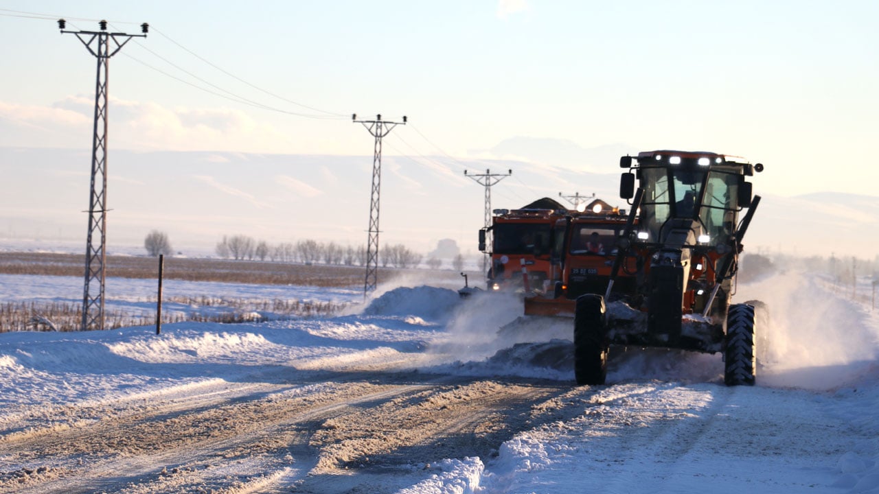Foto - Ağrı’da zorlu kış mesaisi! 2 bin 270 metrede karla savaş