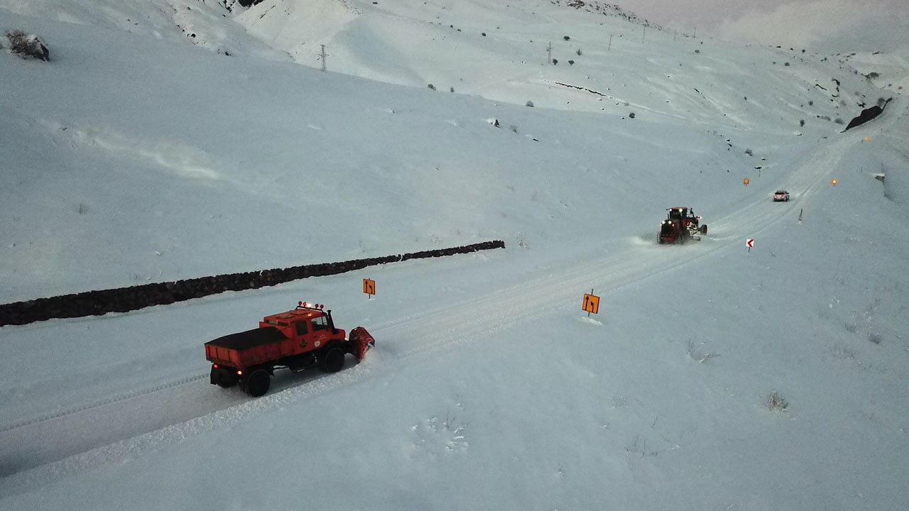 Foto - Ağrı’da zorlu kış mesaisi! 2 bin 270 metrede karla savaş