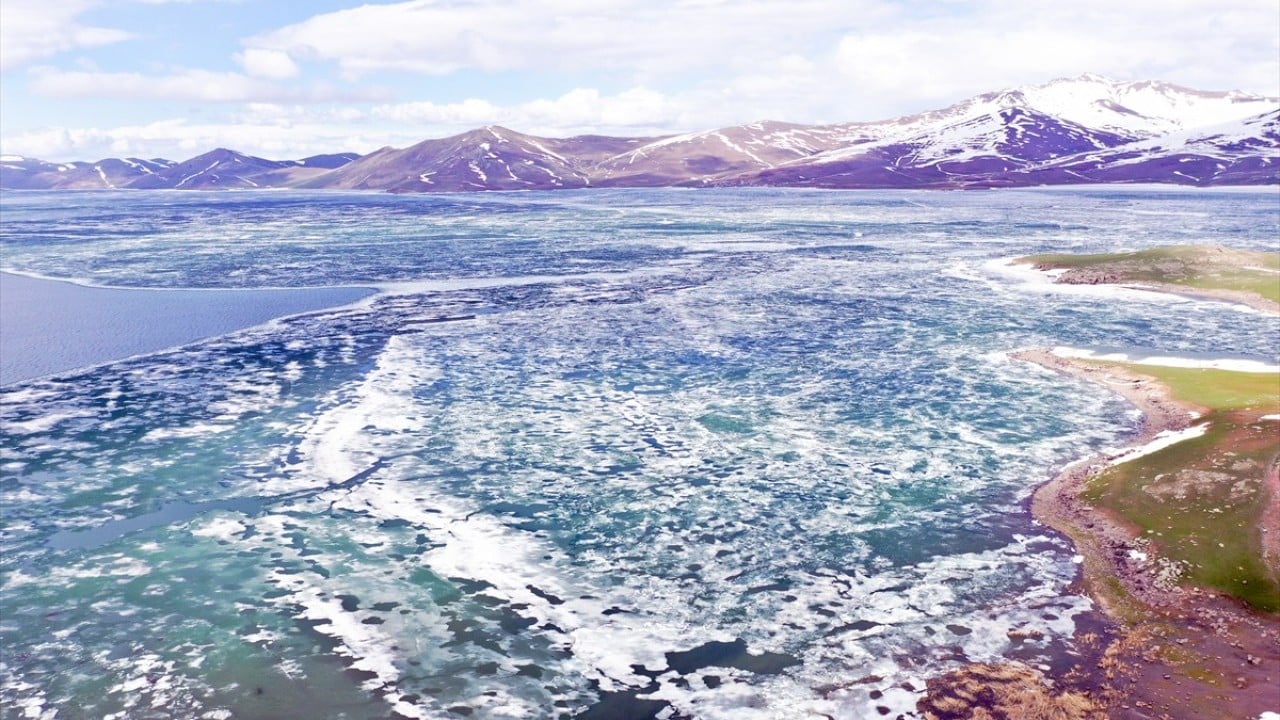 Foto - Ağrı'nın doğl güzelliği Bahara merhaba deyip buzlara veda ediyor
