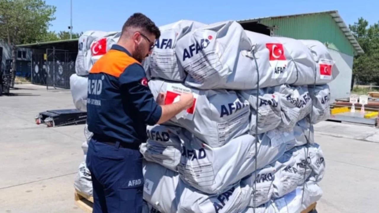 Foto - AHBAP’ın hırsız şebekesi utansın! AFAD'dan 5 kıtada 85 ülkeye yardım eli