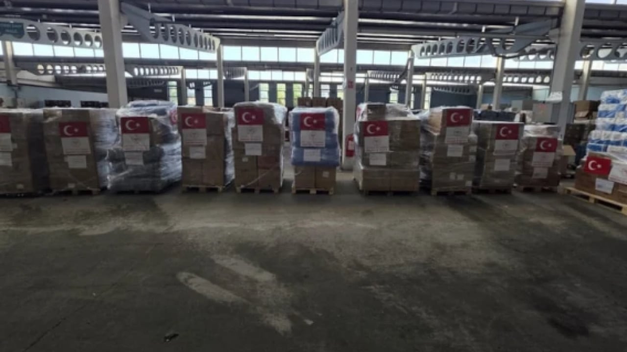Foto - AHBAP’ın hırsız şebekesi utansın! AFAD'dan 5 kıtada 85 ülkeye yardım eli