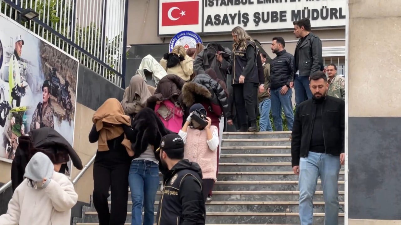 Foto - Kafalarına ne buldularsa geçirdiler! Utanmazların utandığı görüntüler