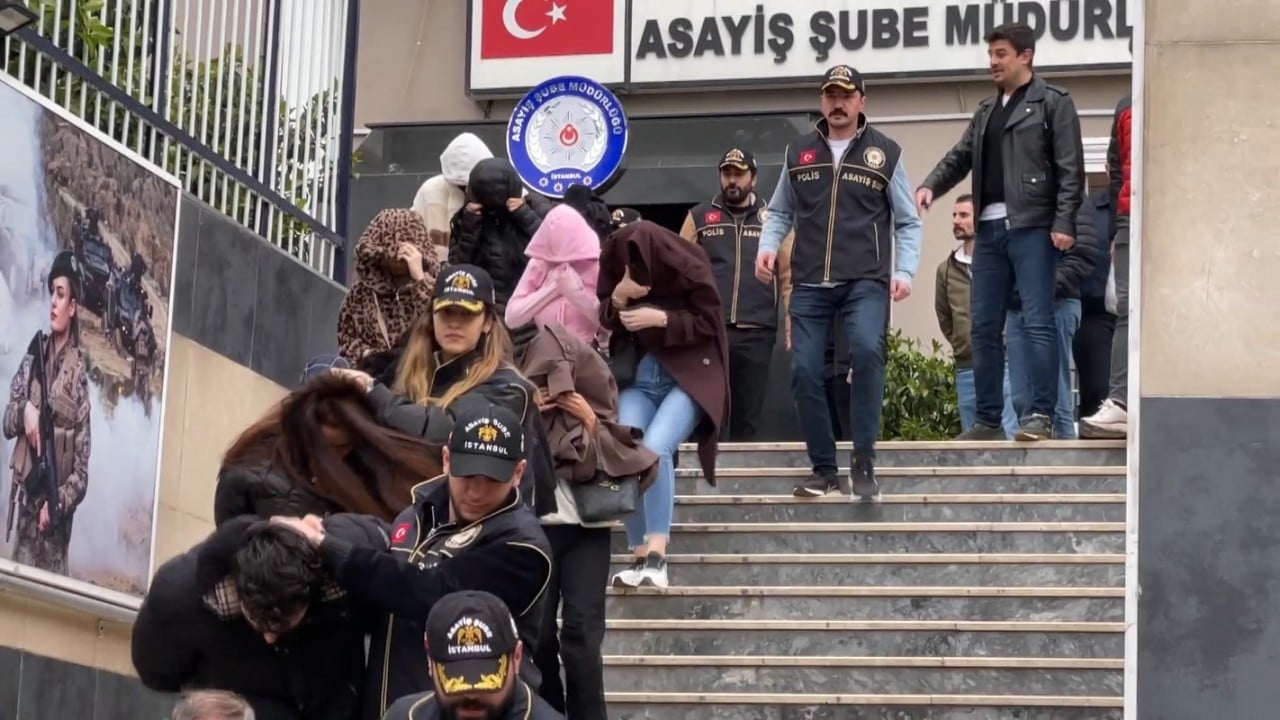 Foto - Kafalarına ne buldularsa geçirdiler! Utanmazların utandığı görüntüler