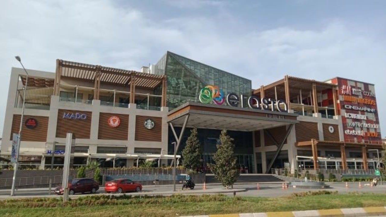 Foto - Ahlaksızlar yakayı ele verdi: AVM’nin kadınlar tuvaletinde sapık paniği