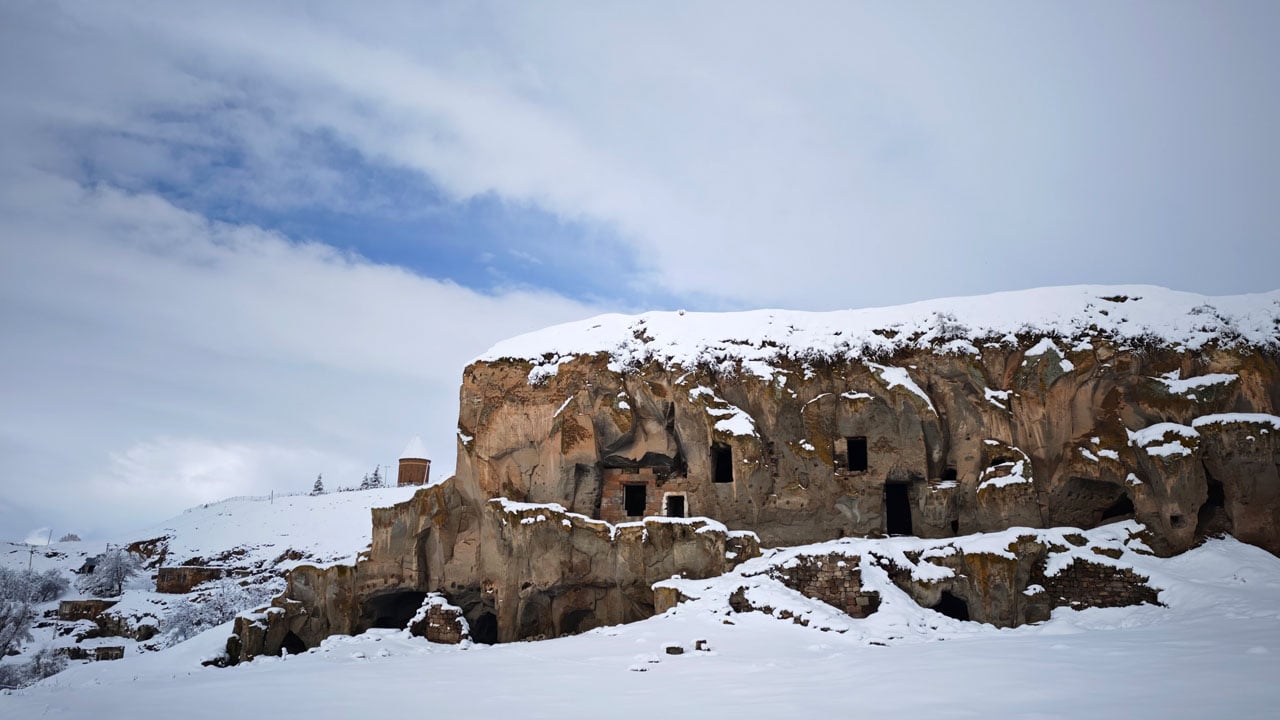 Foto - Ahlat’ta kış başka güzel! Selçuklu mirası beyaz gelinlik giydi